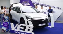 Lô VinFast VF 8 thế hệ mới đầu tiên cập bến đại lý, dự kiến bàn giao đến khách Việt cuối tháng 7